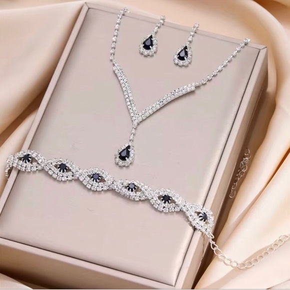 Jewelry - Elegant Black Teardrop Crystal Necklace, Bracelet & Earring Set - Women